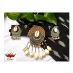 Elegant Shell Choker